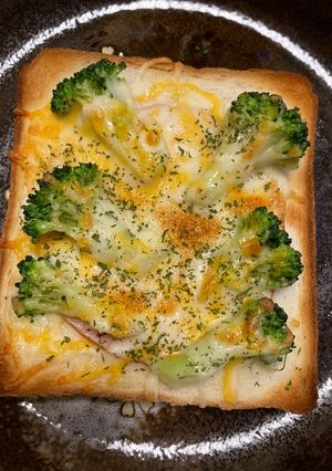 ブロッコリーのハムチーこんがりトースト-レシピのメイン写真