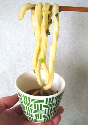 水の代わりにチーズの水分で作るうどん麺-レシピのメイン写真