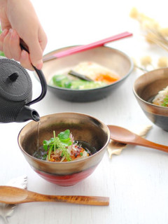 薬味たっぷり!焼きおにぎり茶漬け-レシピのメイン写真