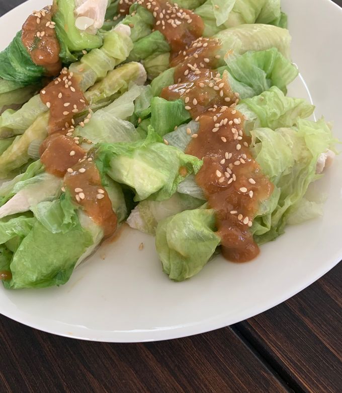 鳥ササミのレタス巻き味噌ダレ和え by エステシャンごはん