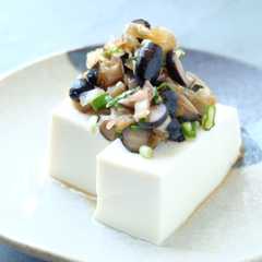 A picture of 〈くらし薬膳〉黒豆とザーサイの冷や奴.