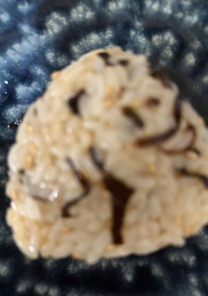 塩昆布と胡麻のおにぎり-レシピのメイン写真