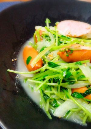*豆苗と玉葱とソーセージのレンチン蒸し*-レシピのメイン写真