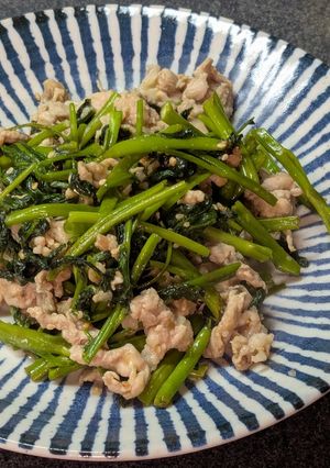 食がすすむ！空芯菜と豚肉のニンニク麹炒め-レシピのメイン写真