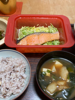 ひとりごはん用 甘塩鮭キャベツ蒸し-レシピのメイン写真