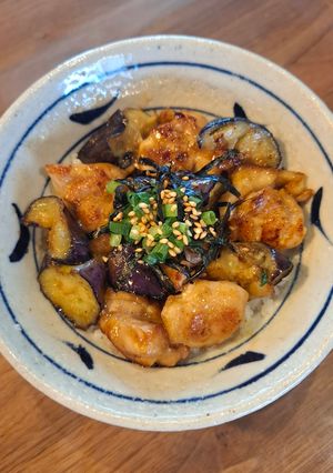 家族絶賛！パパッと鶏なすスタミナ丼-レシピのメイン写真