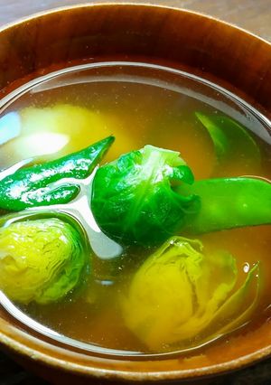 芽キャベツと絹さやとじゃがいものお味噌汁-レシピのメイン写真