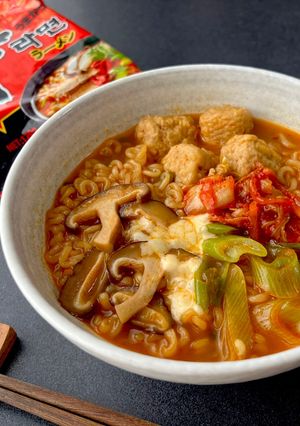 肉団子ねぎキムチ椎茸チーズの辛ラーメン-レシピのメイン写真