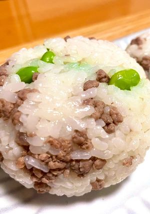 そぼろと枝豆のおにぎり-レシピのメイン写真