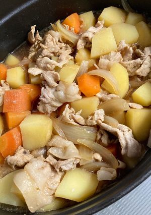 STAUBで作る肉じゃが〜放り込むだけ-レシピのメイン写真