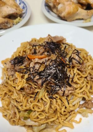 夏は朝のうちに料理を！鶏手羽元焼きと焼きそば等☆-レシピのメイン写真