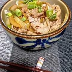 A picture of 豚の生姜焼き丼.