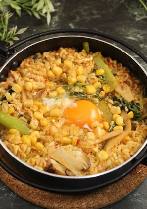 おひとり鍋！旨辛ニラ鍋　煮込みラーメン-レシピのメイン写真