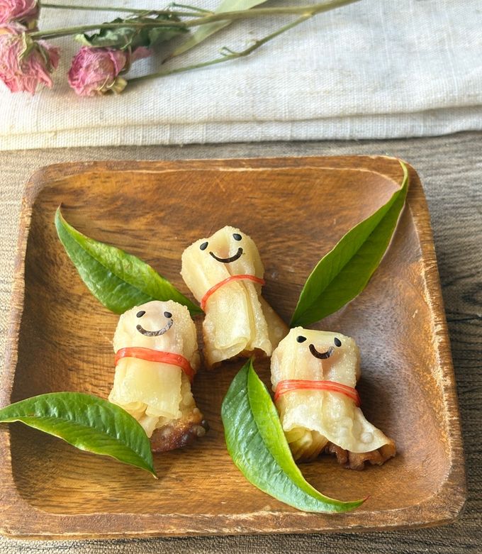 お弁当に！餃子の皮でてるてる坊主-レシピのメイン写真