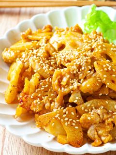 やみつき♡豚こまと蓮根のコチュマヨ炒め-レシピのメイン写真