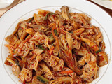 ☆簡単☆豚こま肉と舞茸のキムチ炒め