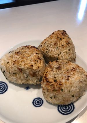【グリルで簡単】梅ネギ焼きおにぎり-レシピのメイン写真