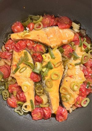 鮭のガーリック・トマト蒸し煮|今日の夕飯-レシピのメイン写真