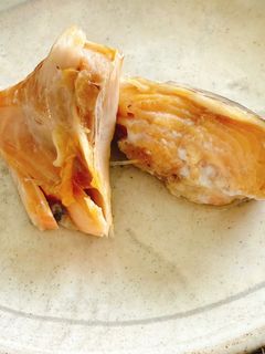 スモーク・オン・ザ・茶葉、鮭カマ編🐟-レシピのメイン写真