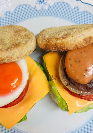マフィンでハンバーガーとエッグバーガー-レシピのメイン写真