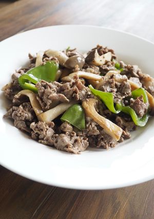 《主菜》牛肉とエリンギの黒こしょう炒め-レシピのメイン写真