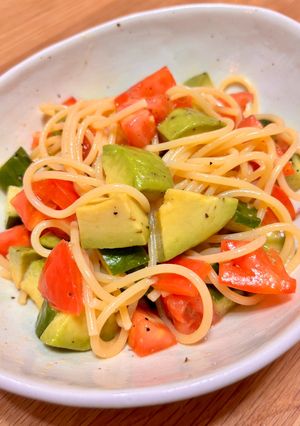 トマトきゅうりアボカドわさび醤冷製パスタ-レシピのメイン写真