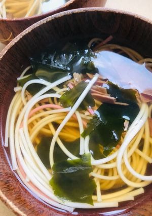 削り節のお吸物●わかめ＆煮麺の吸物-レシピのメイン写真