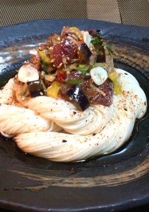 鰹のタタキとナスの香味ダレそうめん-レシピのメイン写真