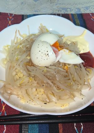 【ズボラ飯】ケチャマヨ入りもやしうどん-レシピのメイン写真