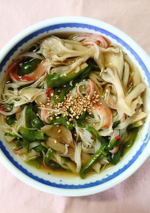 ピーマンと カニカマ 舞茸の 中華スープ-レシピのメイン写真