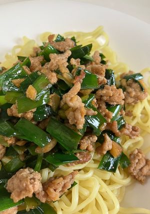 ⭐︎ガーリックニラ肉のっけ麺-レシピのメイン写真