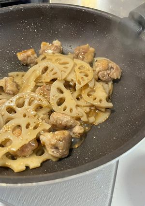 お肉ゴロゴロ、蓮根シャキシャキ炒め-レシピのメイン写真