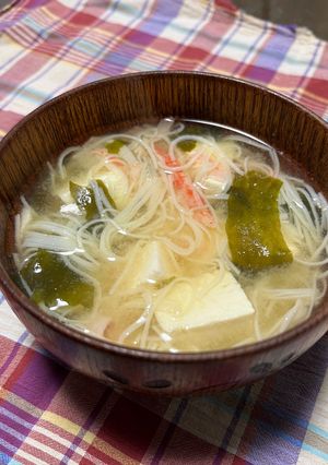 豆腐とカニカマとわかめの味噌汁-レシピのメイン写真