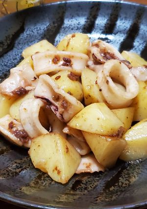 簡単☆イカと新じゃがの酒盗バター炒め-レシピのメイン写真