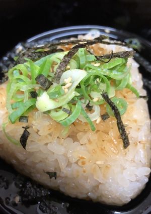 簡単🔰めんつゆ1本!焼きおにぎりの塩昆布茶漬け-レシピのメイン写真