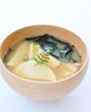簡単手軽な【筍とワカメのお味噌汁】