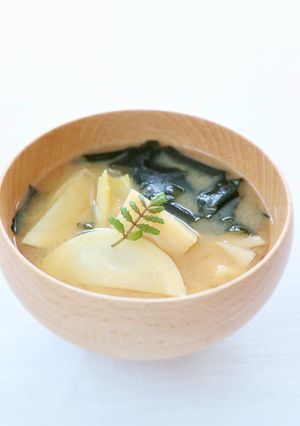 簡単手軽な【筍とワカメのお味噌汁】-レシピのメイン写真