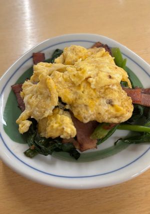 ほうれん草炒めスクランブルエッグ乗せ-レシピのメイン写真