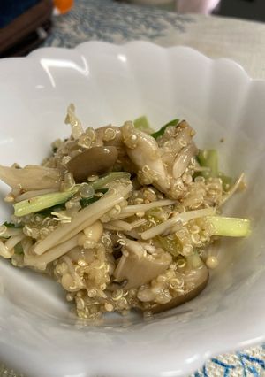 大量キヌアときのこのサラダ-レシピのメイン写真