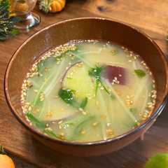 รูปของ 優しい甘さ♪さつまいもと豆乳のごま味噌汁