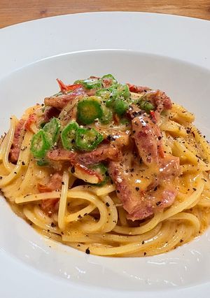 ピザ用チーズdeオクラとトマト🍅カルボナーラ風🎵-レシピのメイン写真