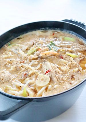 簡単手軽な【豚もやしのにんにく味噌鍋】-レシピのメイン写真