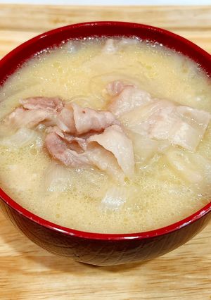 白味噌と新玉ねぎで激うま豚汁♡-レシピのメイン写真