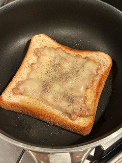 フライパンでチーズ納豆トースト-レシピのメイン写真
