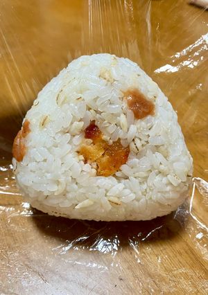 唐揚げと梅干しのおにぎり-レシピのメイン写真