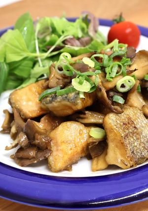 鮭と舞茸のガーリックバター醤油炒め-レシピのメイン写真