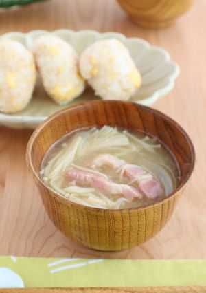 簡単♪えのきとたまねぎとベーコンのみそ汁-レシピのメイン写真