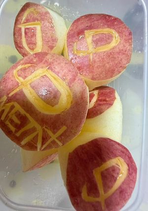 ファイテンパワーテープのりんごの飾り切り-レシピのメイン写真