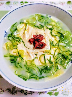 簡単ランチ!湯葉と長ネギと梅干しのうどん-レシピのメイン写真