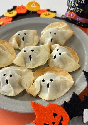 ハロウィンにもおすすめ！かぼちゃのおばけ餃子-レシピのメイン写真